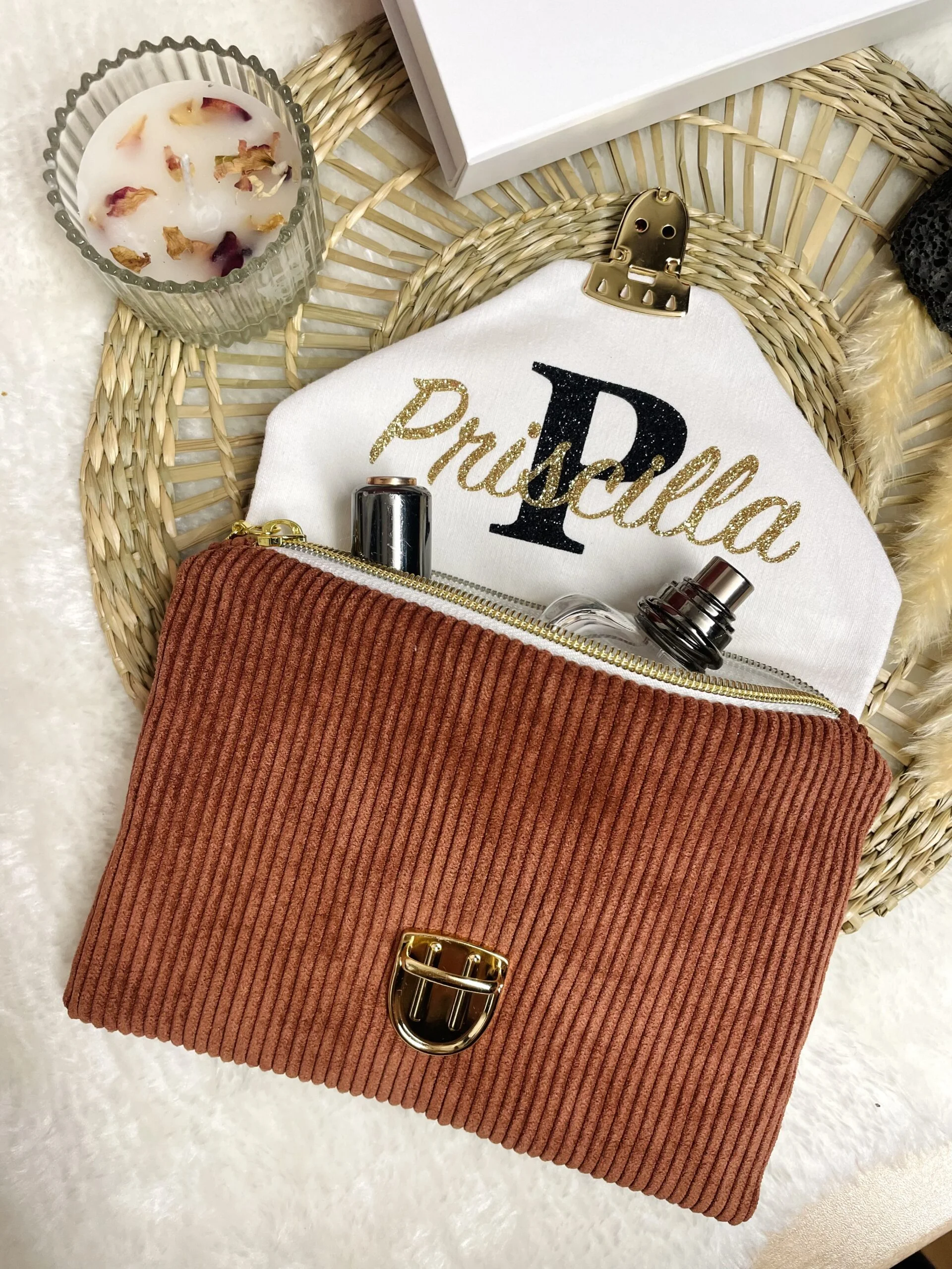 Trousse plate terracotta priscilia ouverte avec maquillage